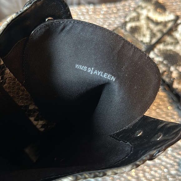 Like new Dolce Vita Ayleen snakeskin lace up zip up boots size 9.5 snake skin - Picture 10 of 15